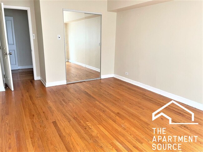 Foto del edificio - 4180 N Marine Dr