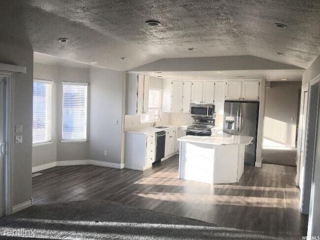 Foto del edificio - 5 bedroom in West Point UT 84015