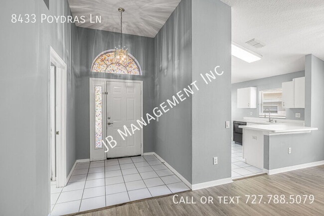 Building Photo - 8433 Poydras Ln