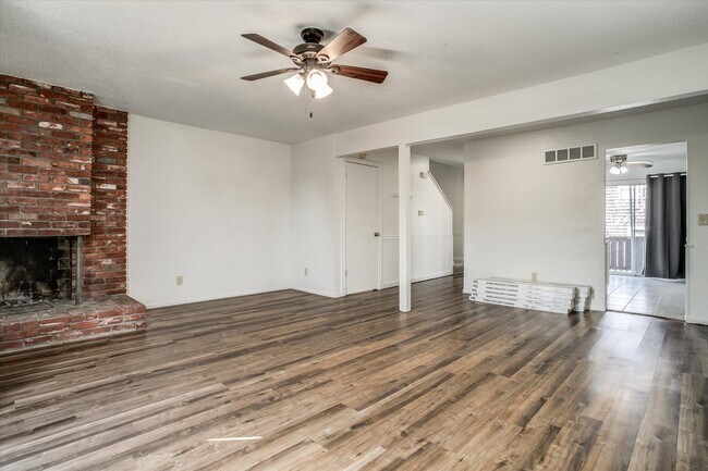 Foto del edificio - 3329 Bridge Manor Dr