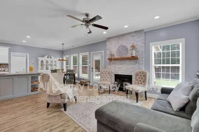 Foto del edificio - 828 Windsor Oak Cir