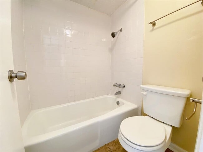 Building Photo - 2800 Swisher St