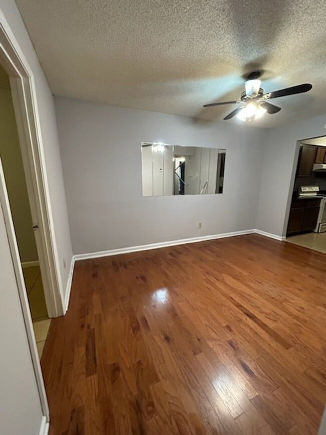 Photo - 1166 Booth Rd SW House