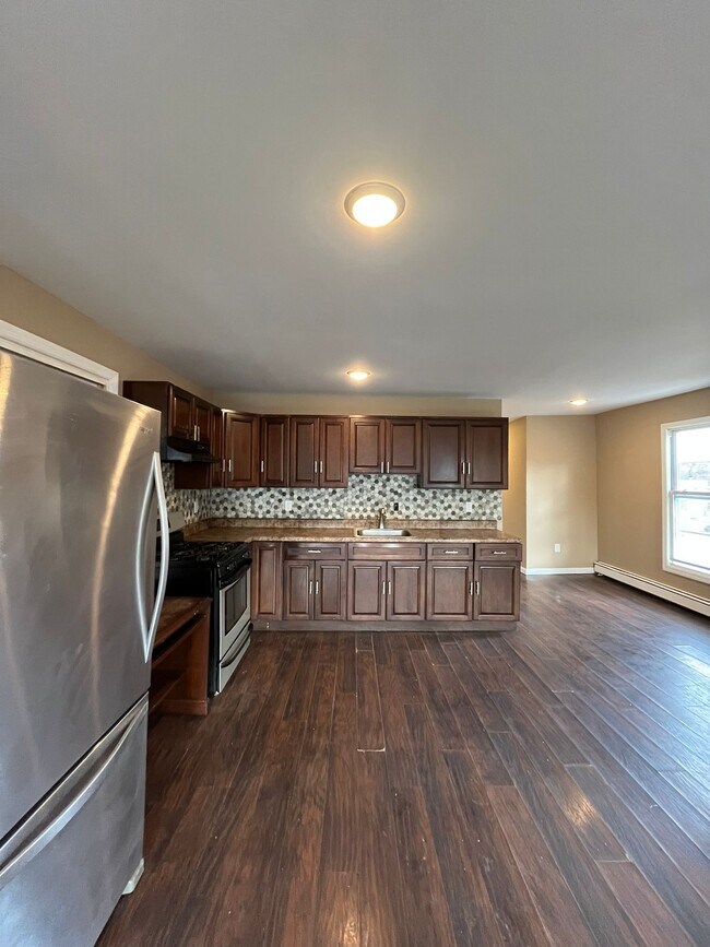 Building Photo - 622 Bramhall Ave