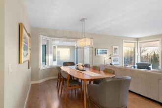 Building Photo - 23 Hawkside Park NW