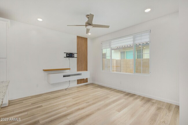 Foto del edificio - 2761 S. Comanche Dr.