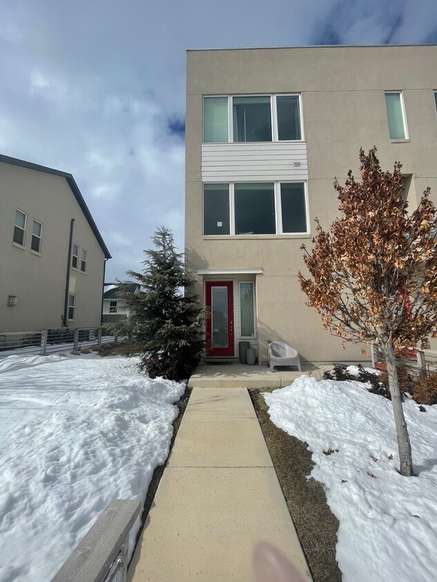 6152 W Lake Ave, South Jordan, UT 84009 Townhome Rentals in South