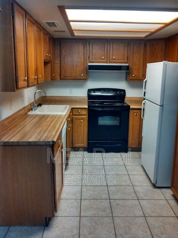 Foto del edificio - 2211 E Forge Ave