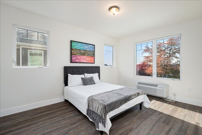 Building Photo - 536 N Broadway