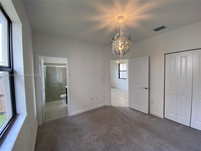 Foto del edificio - 2424 SE 3rd St