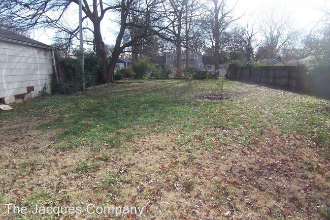 Building Photo - 3 br, 2 bath House - 1236 E. Portland St.