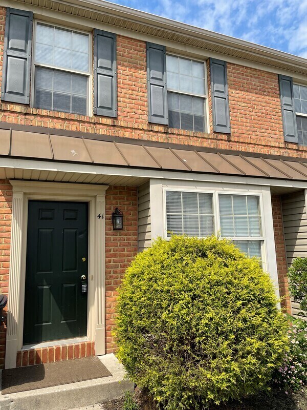 Foto principal - 41 Covington Ct