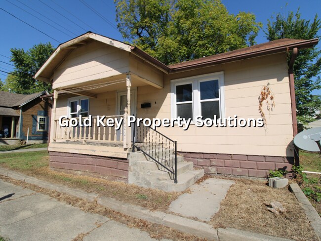 Foto del edificio - Spacious 2 BR 1 BA House with Nice Covered...