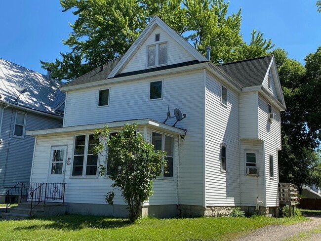 Building Photo - 619 5th Ave S