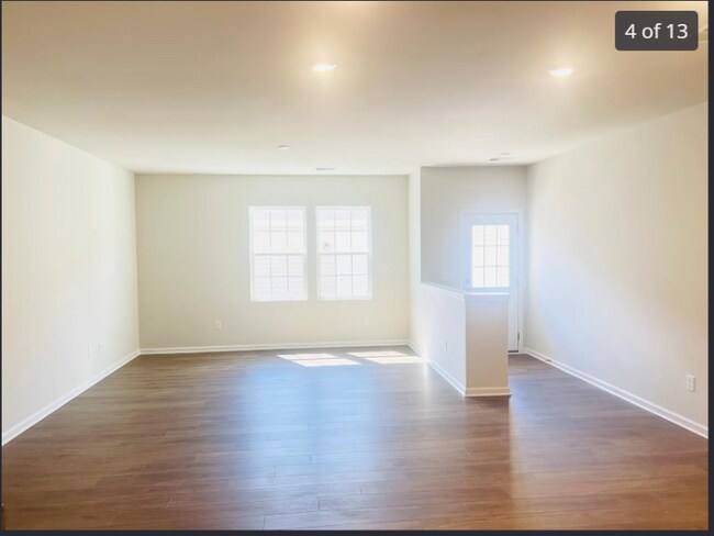 Foto del edificio - 15620 Country House St