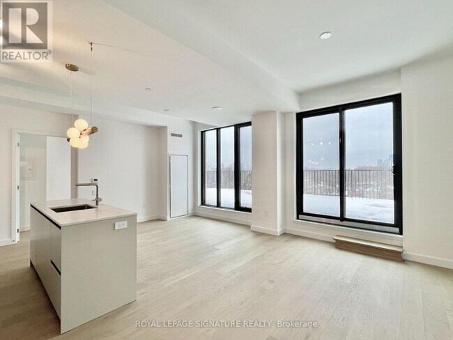 Photo du bâtiment - 1720 Bayview Ave