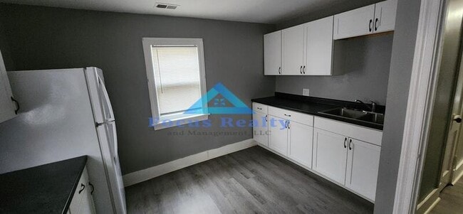 Building Photo - 426 E Wheeling St