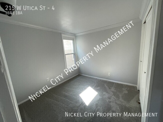 Foto del edificio - 215 W Utica St