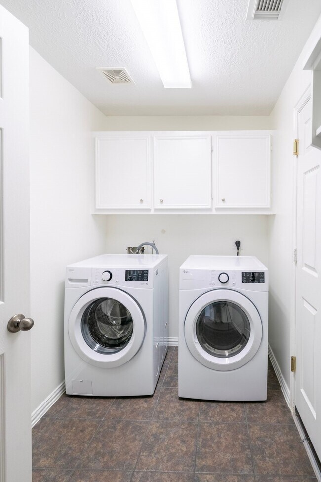 Foto del edificio - 1415 Sue Barnett Dr