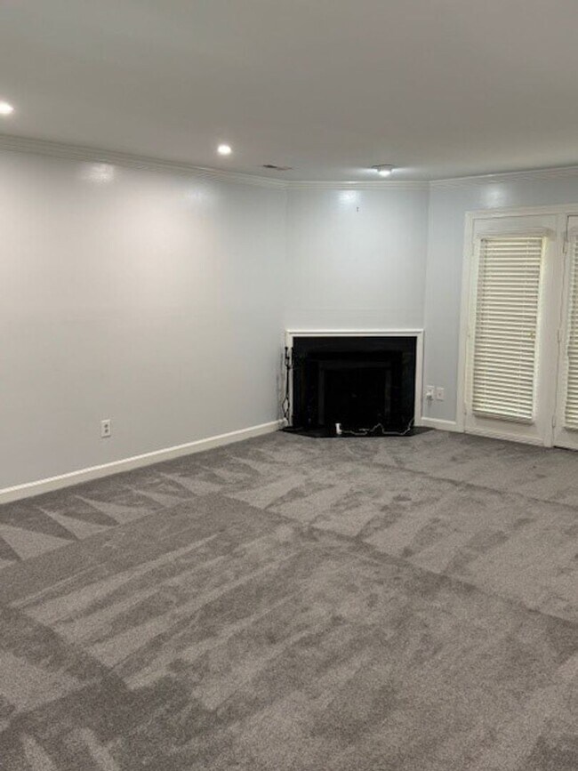 Foto del edificio - SUN-FILLED CARRIAGE HOUSE