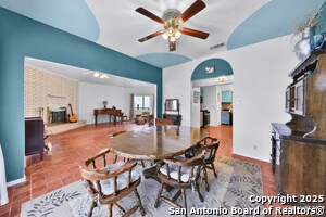 Foto del edificio - 631 N San Bernardo Ave