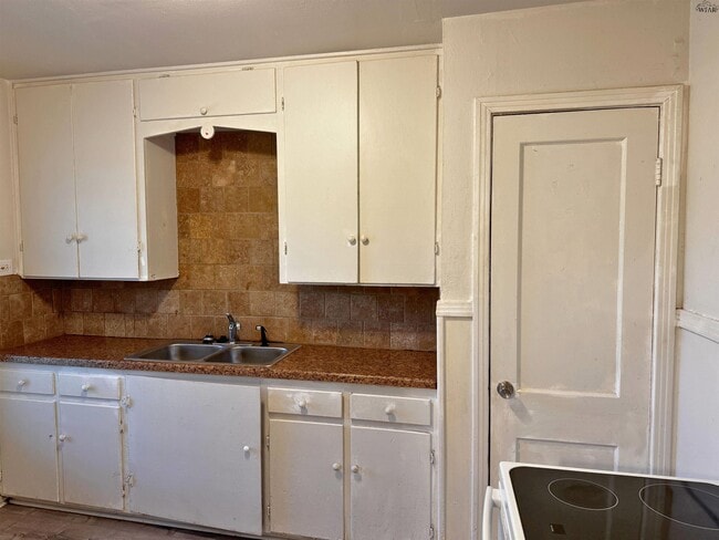 Building Photo - 3304 Sherwood Ln