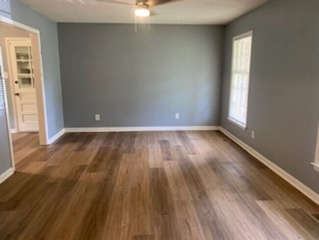 Foto del edificio - 5537 Lawnwood Dr