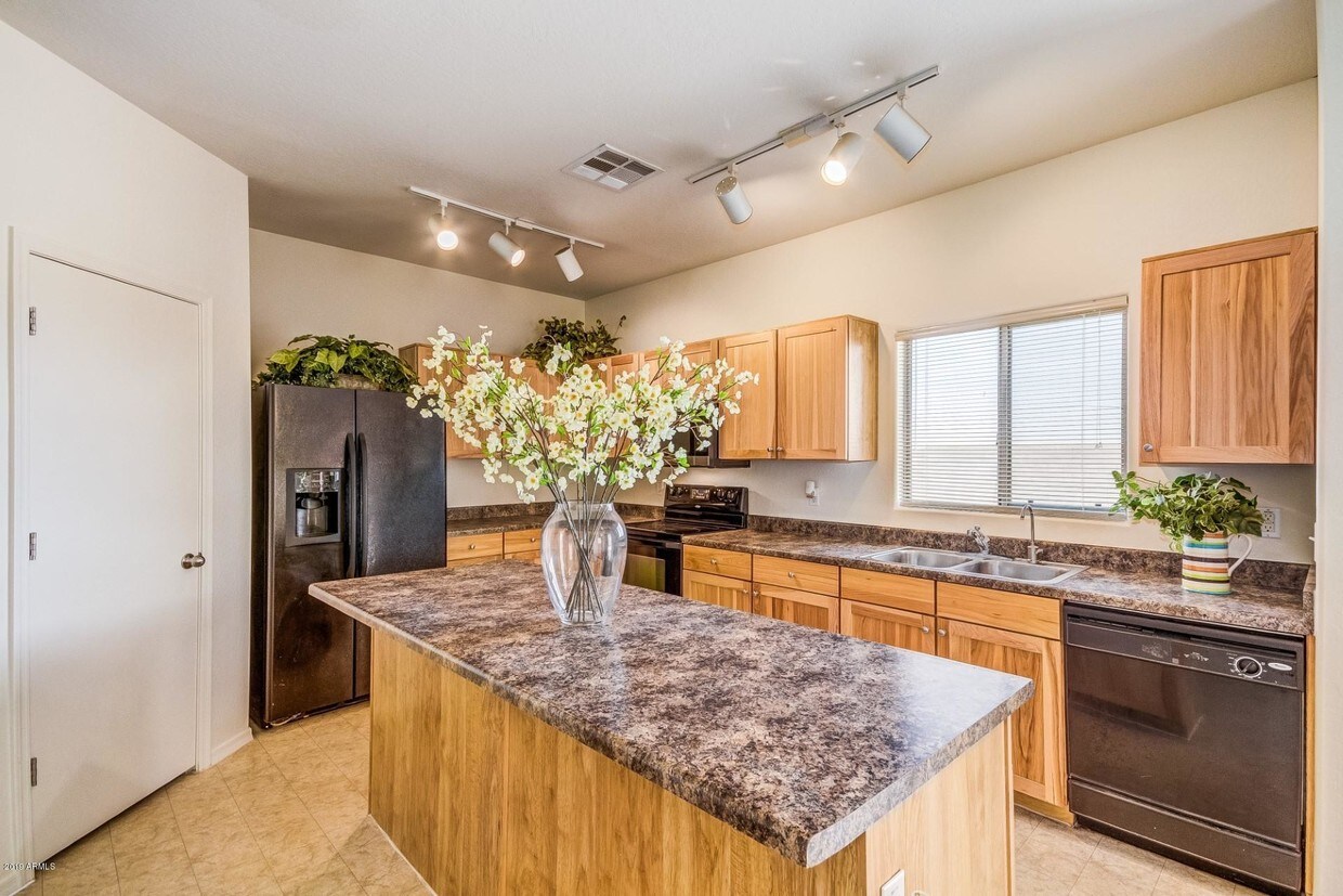 Primary Photo - 35634 W Costa Blanca Dr