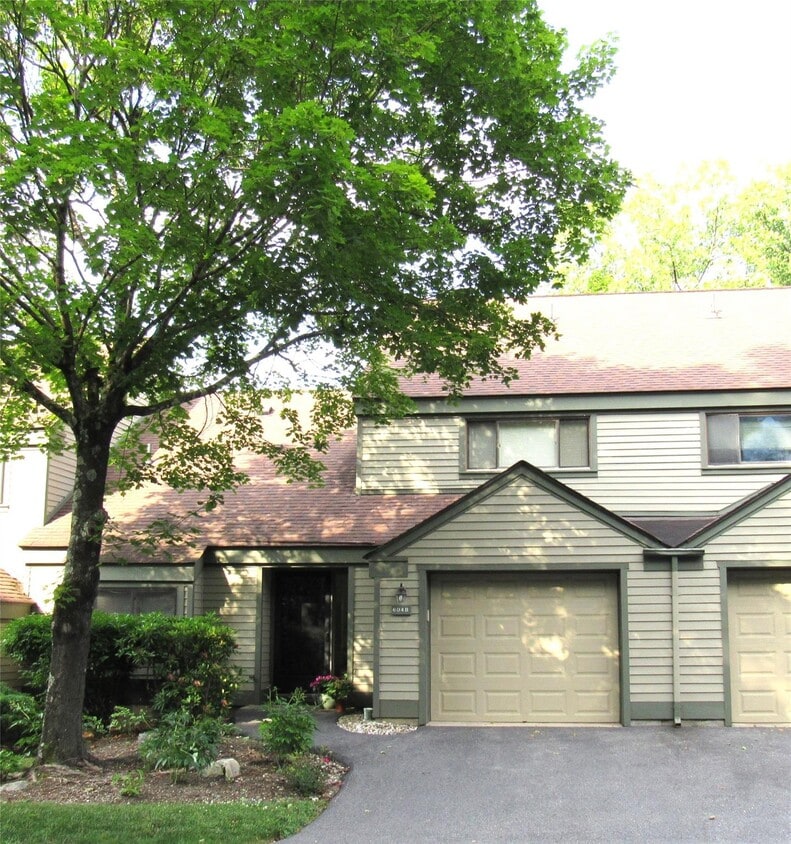 Primary Photo - 604 Heritage Hills