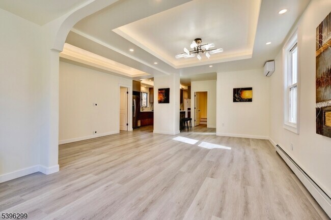 Foto del edificio - 58 Zeliff Ave