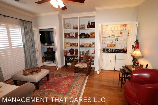 Building Photo - 5238 Lexington Park Cir N
