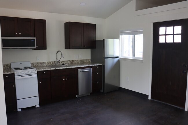 Foto del edificio - 801 Silver Creek Azle Rd