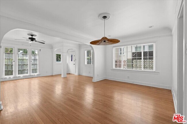 Foto del edificio - 1018 Havenhurst Dr