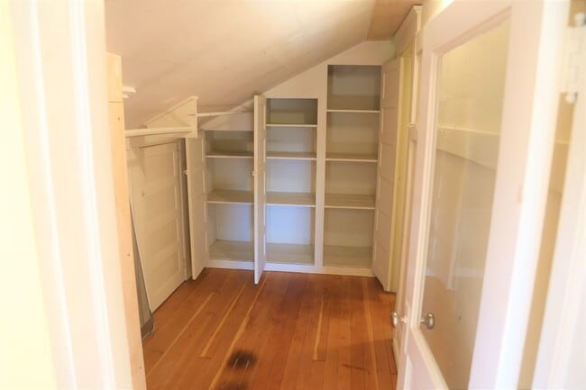 Foto del edificio - ON MONROE! Remodeled 4 Bed/2 Bath Better than on Campus