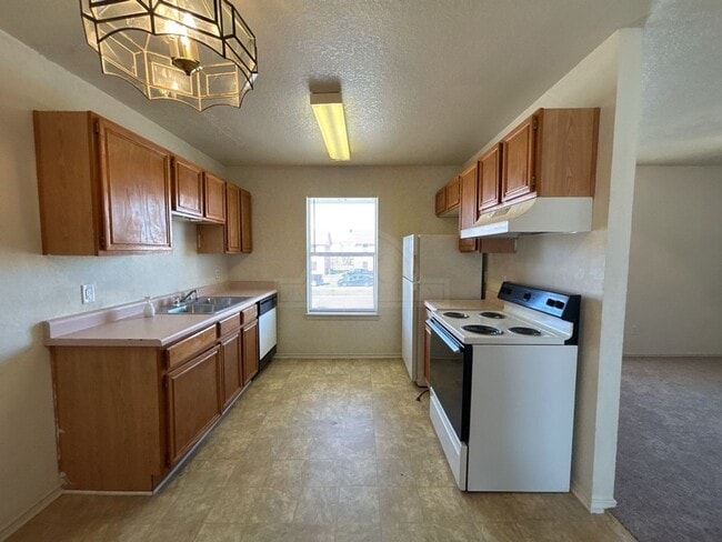 Building Photo - 1702 Benttree Dr