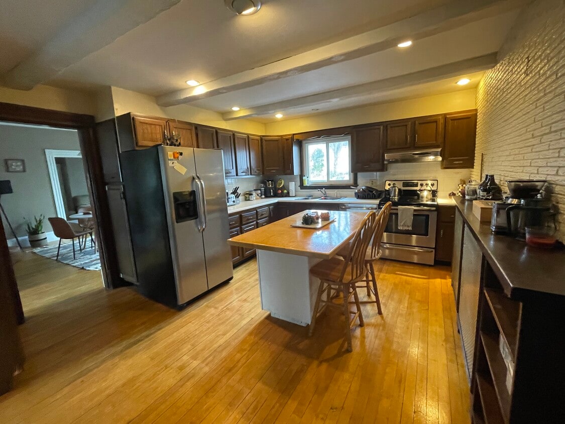 Spacious Kitchen - 395 Hanover St