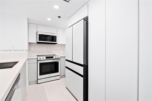 Foto del edificio - 540 Brickell Key Dr