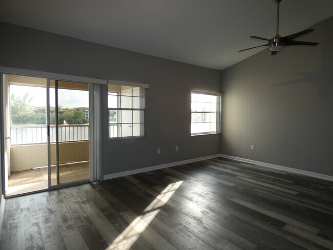 Foto del edificio - 2831 N Oakland Forest Dr