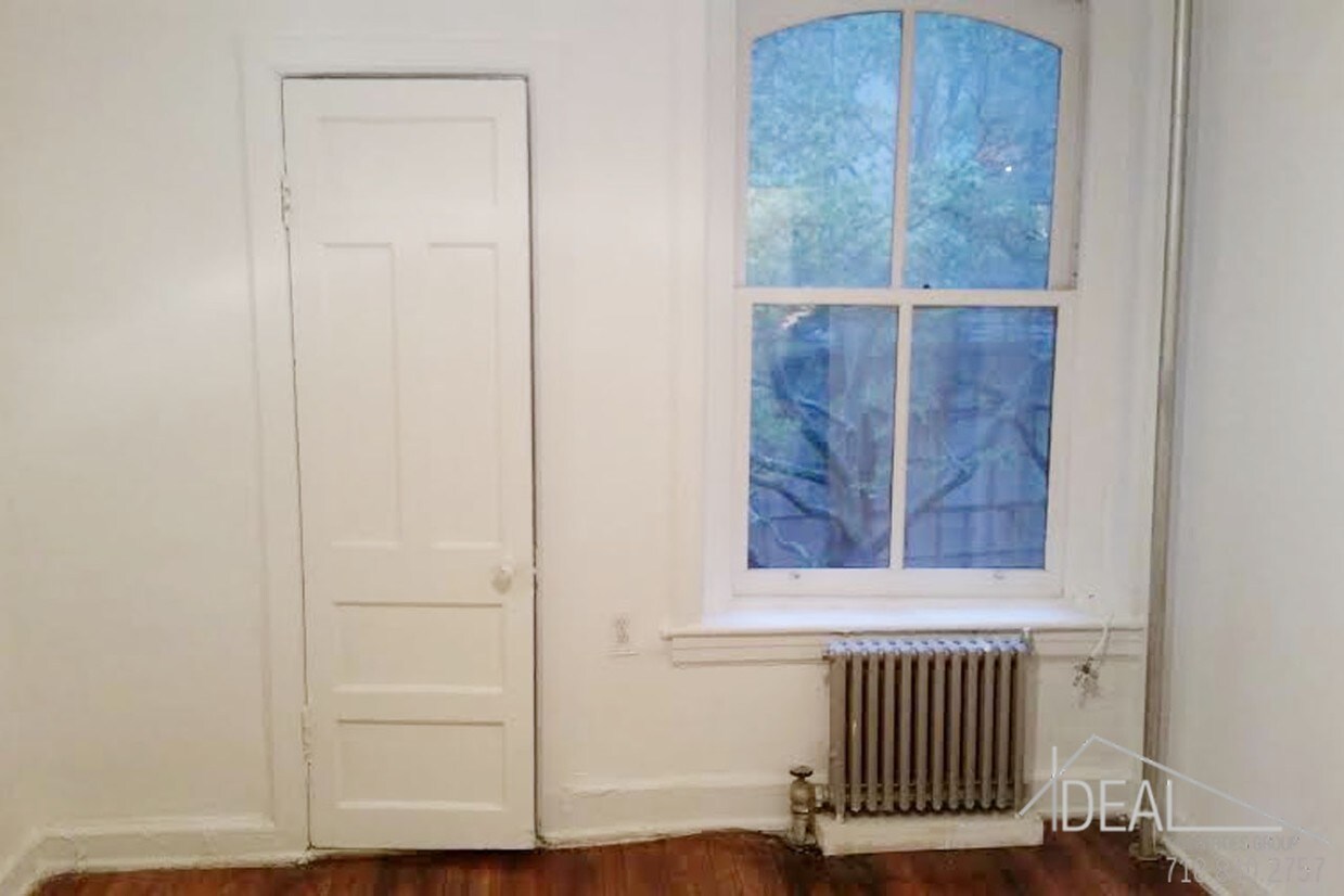 Primary Photo - Junior 1BR in Historic Brooklyn Heights!