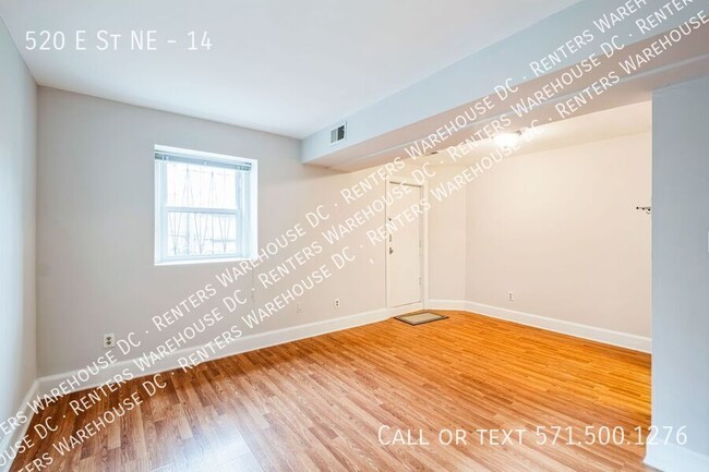 Building Photo - Light & Bright 1Bd Condo with Spacious Pri...