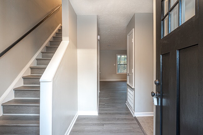 Building Photo - 5717 Aftonshire Dr