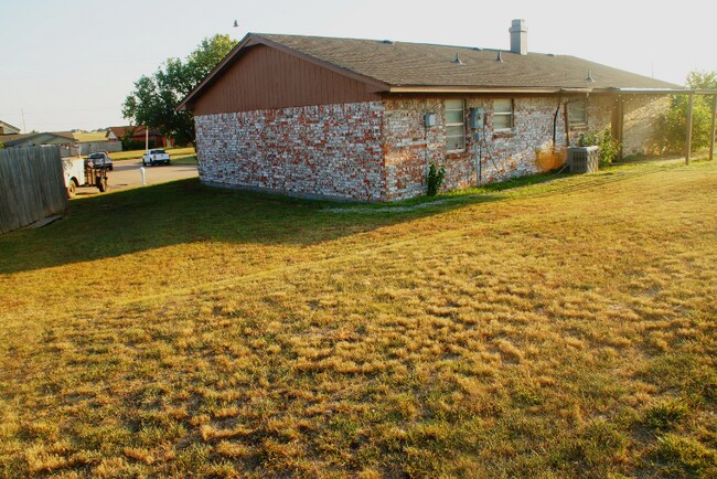 Building Photo - 6209 SW Summit Ave