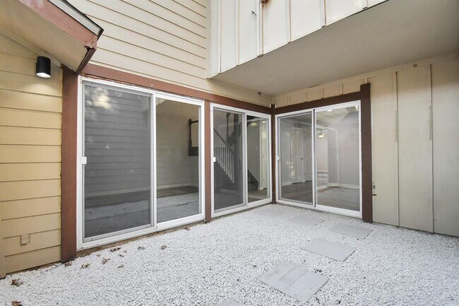 Building Photo - 12561 Wellington Park Dr