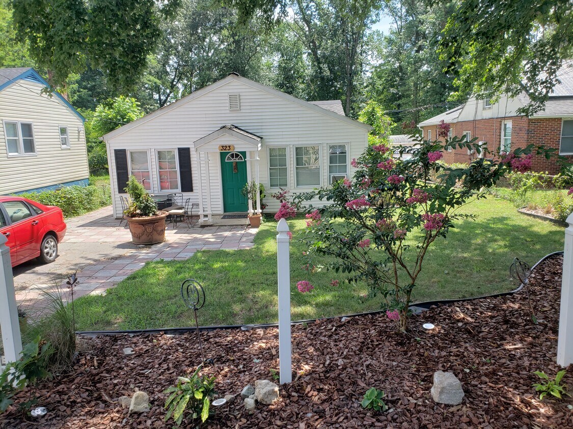 House and Yard - 323 Howard Ave