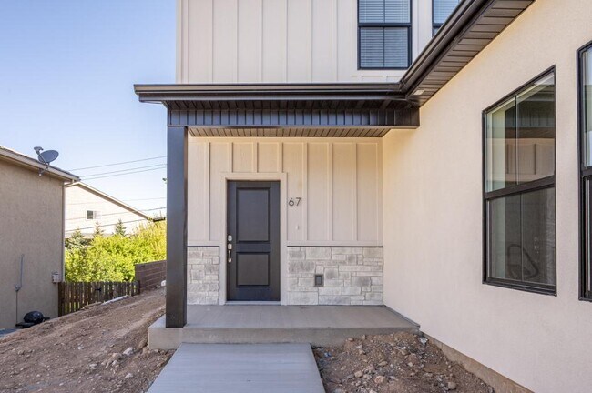 Building Photo - 67 E 820 S
