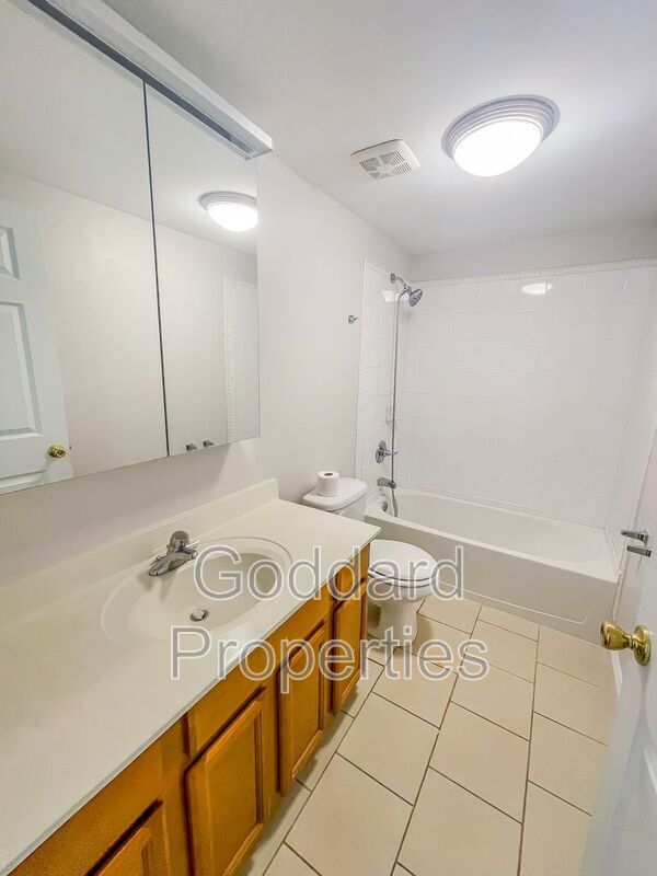 Foto del edificio - 2205 N Charles St