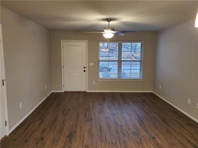 Building Photo - 1606 E Montclair Ave