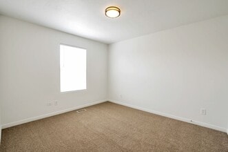 Building Photo - 2037 N 2165 W