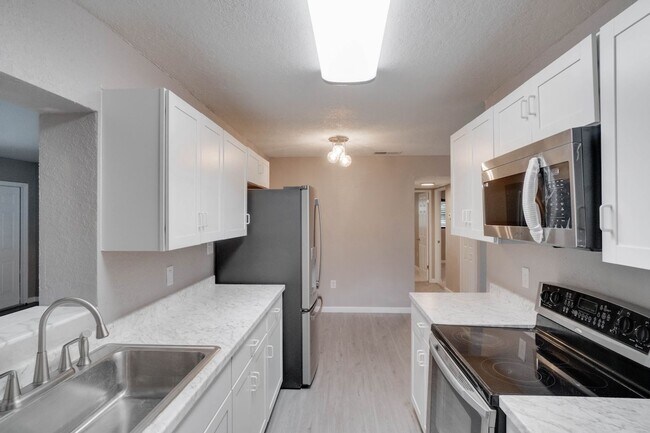 Foto del edificio - Updated 3/2 Pool Home in Apopka (Mt. Plymo...