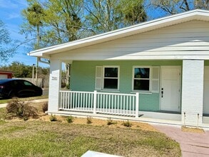 Building Photo - 748-750 Bethune St